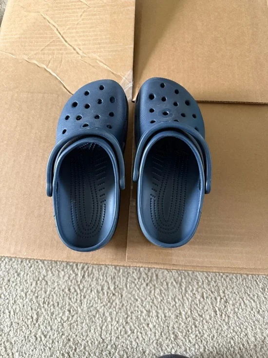 Crocs - Picture 2 of 3